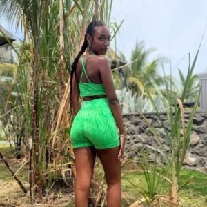 Ensemble jaune-fushia-vert